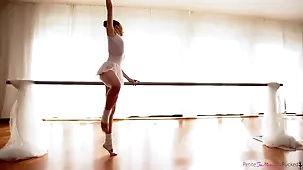 Jessi's seductive ballet show with ball-tastic skills