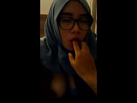 Hijab Indonesian Bird Blowjob 4