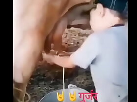 Indian teen gets her ass massaged and cummed on